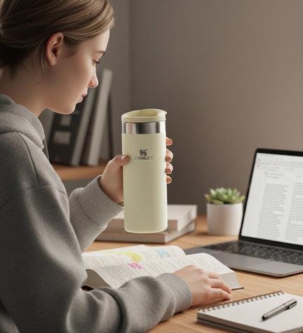 The AeroLight™ Transit Mug Stanley Termos 0.47L Krem