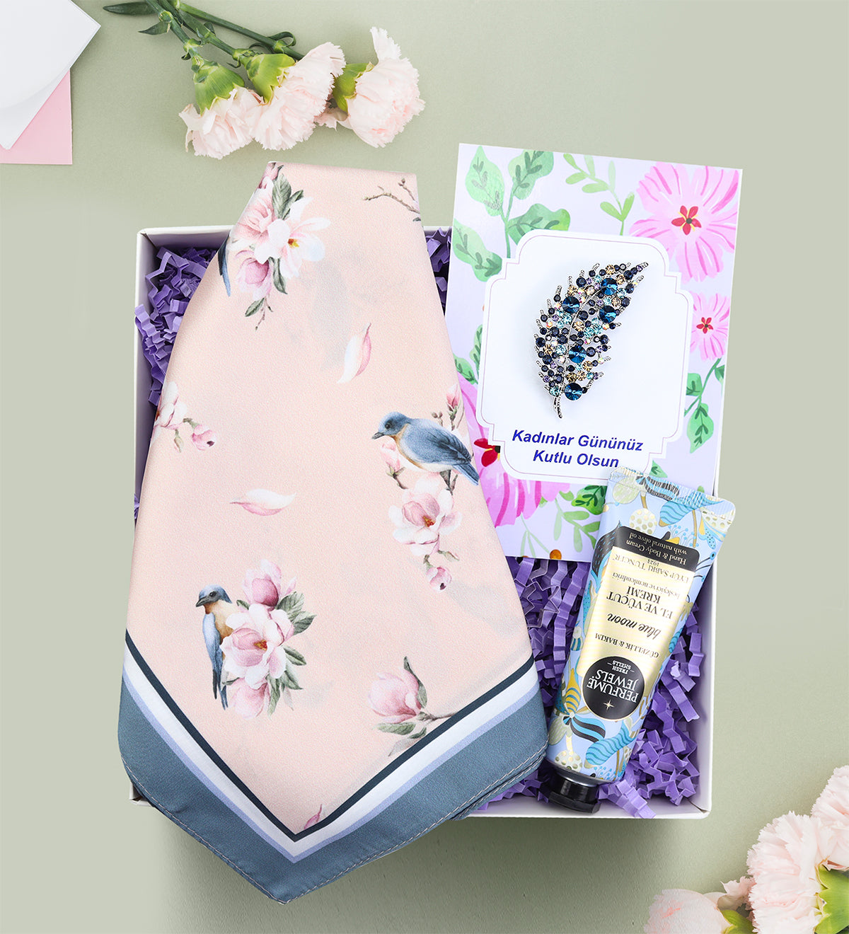 Fular Krem Broş Kadınlar Günü Hediye Seti