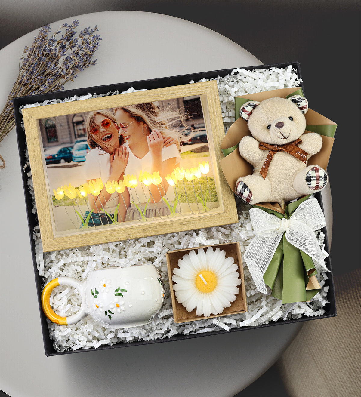 Led Işıklı Lale Fotoğraf Çerçevesi & Mini Ayıcık Buketi & El Yapımı Kupa & Papatya Mum Hediye Seti