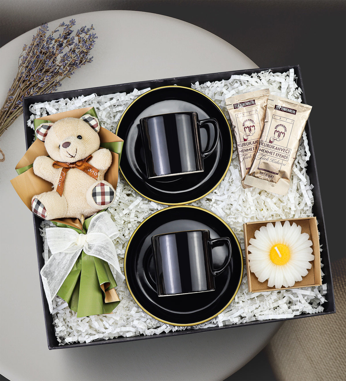 2'li Gold Detaylı Siyah Fincan & Mini Ayıcık Buketi & Papatya Mum & 2'li Tek İçimlik Türk Kahvesi Hediye Seti