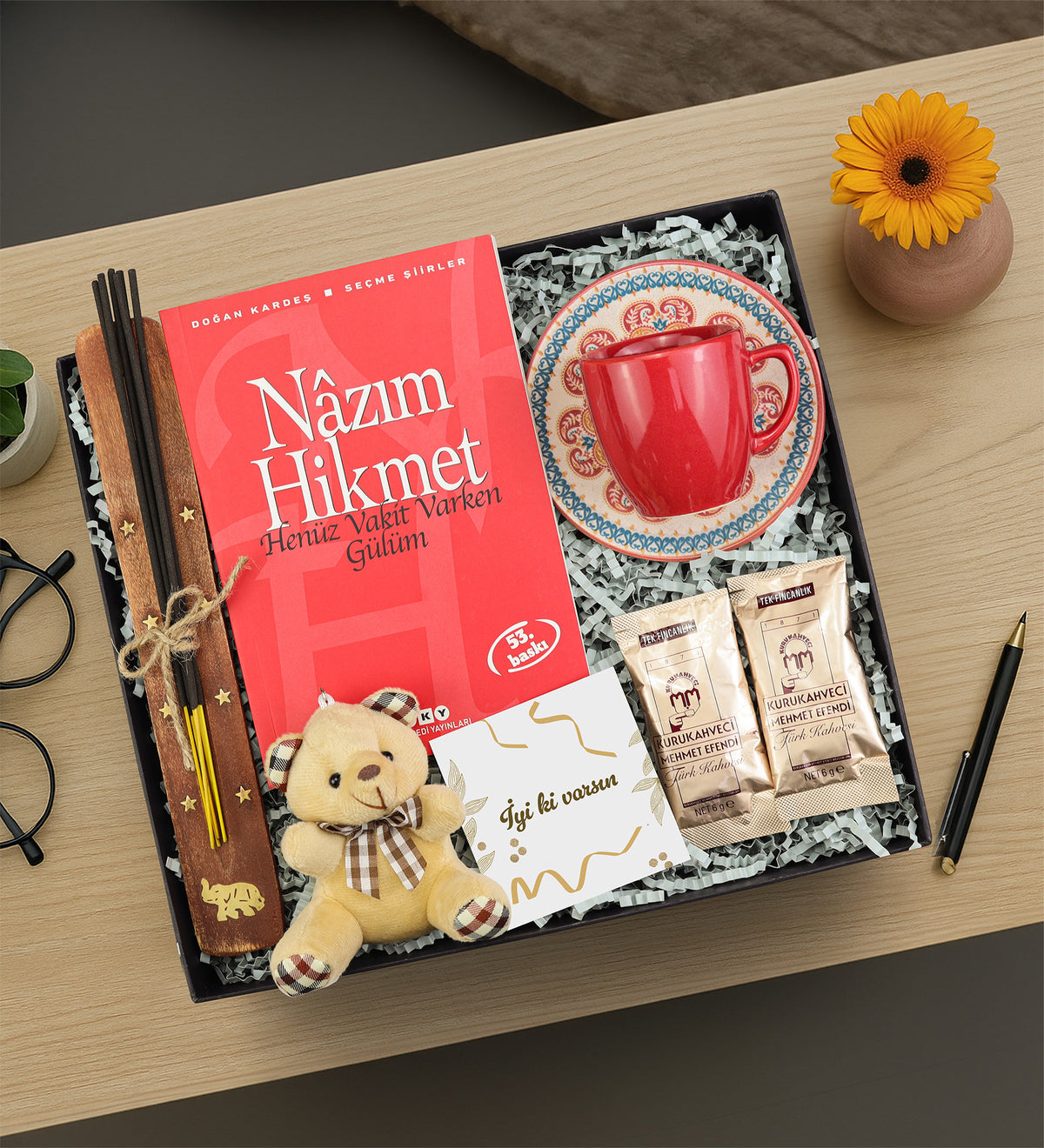 Nazım Hikmet Şiir Kitabı & Tütsü & Fincan & Ayıcık Anahtarlık & 2'li Tek İçimlik Türk Kahvesi Hediye Seti
