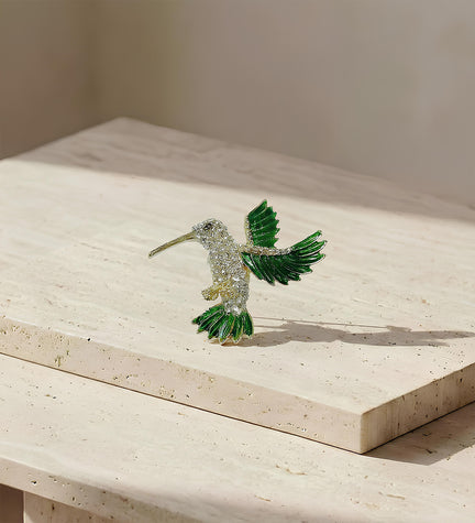 Kadınlar Günü Kartında Broş