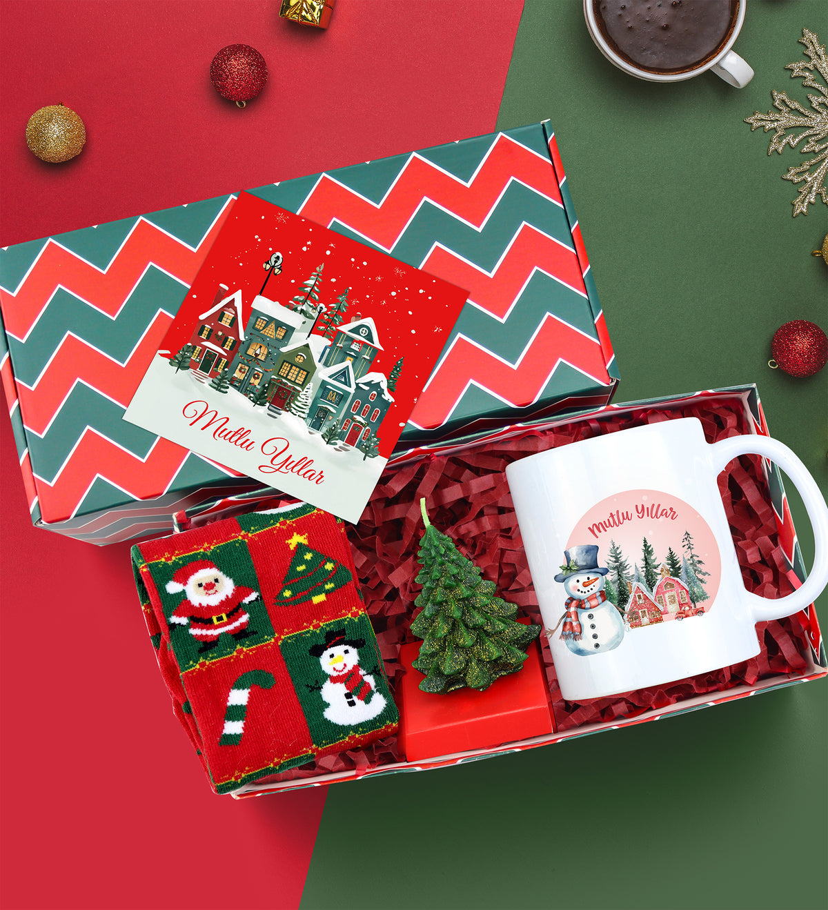 Çam Ağacı Mum & Baskılı Kupa & Yılbaşı Çorabı Hediye Seti