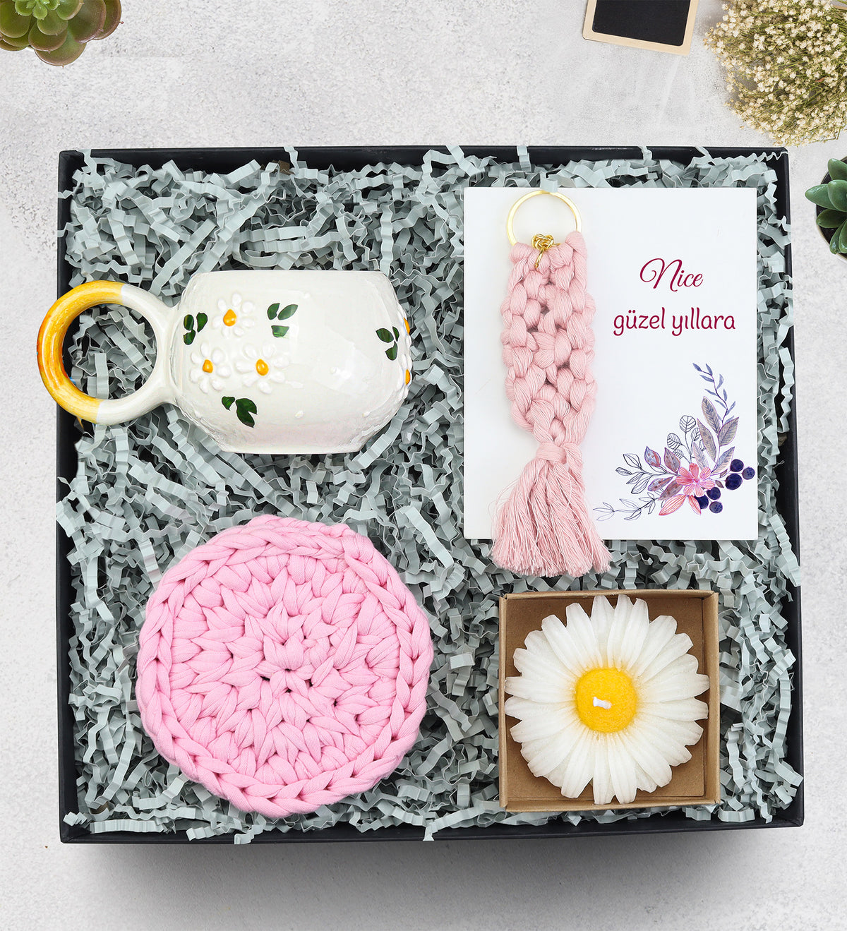 El Yapımı Kupa & Makrome Anahtarlık & Örgü Bardak Altlığı & Kraft Papatya Mum Hediye Seti
