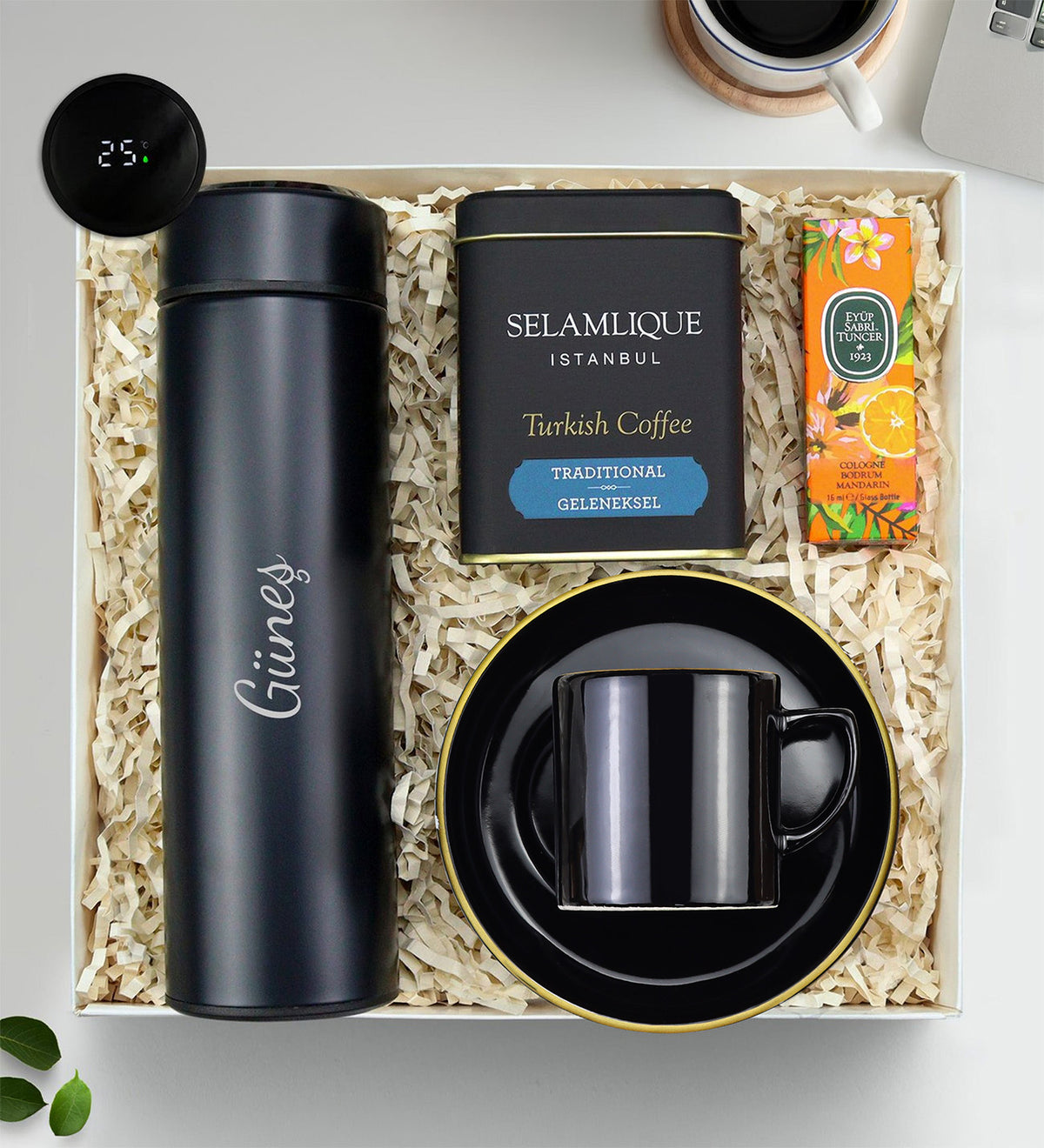 Kişiye Özel 500 ML Siyah Renk Dereceli Termos & Siyah Fincan & Eyüp Sabri Tuncer Mini Kolonya & Selamlıque Türk Kahvesi Hediye Seti