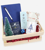 Ahşap Kasalı 2026 Yeni Yıl Tarihli Ajanda & Gümüş Renk Detaylı Beyaz Tükenmez Kalem & Baskılı Kupa & Alerya Premium Filtre Kahve & Kolonya & Ahşap Zeminli Mini Çam Ağacı Hediye Seti