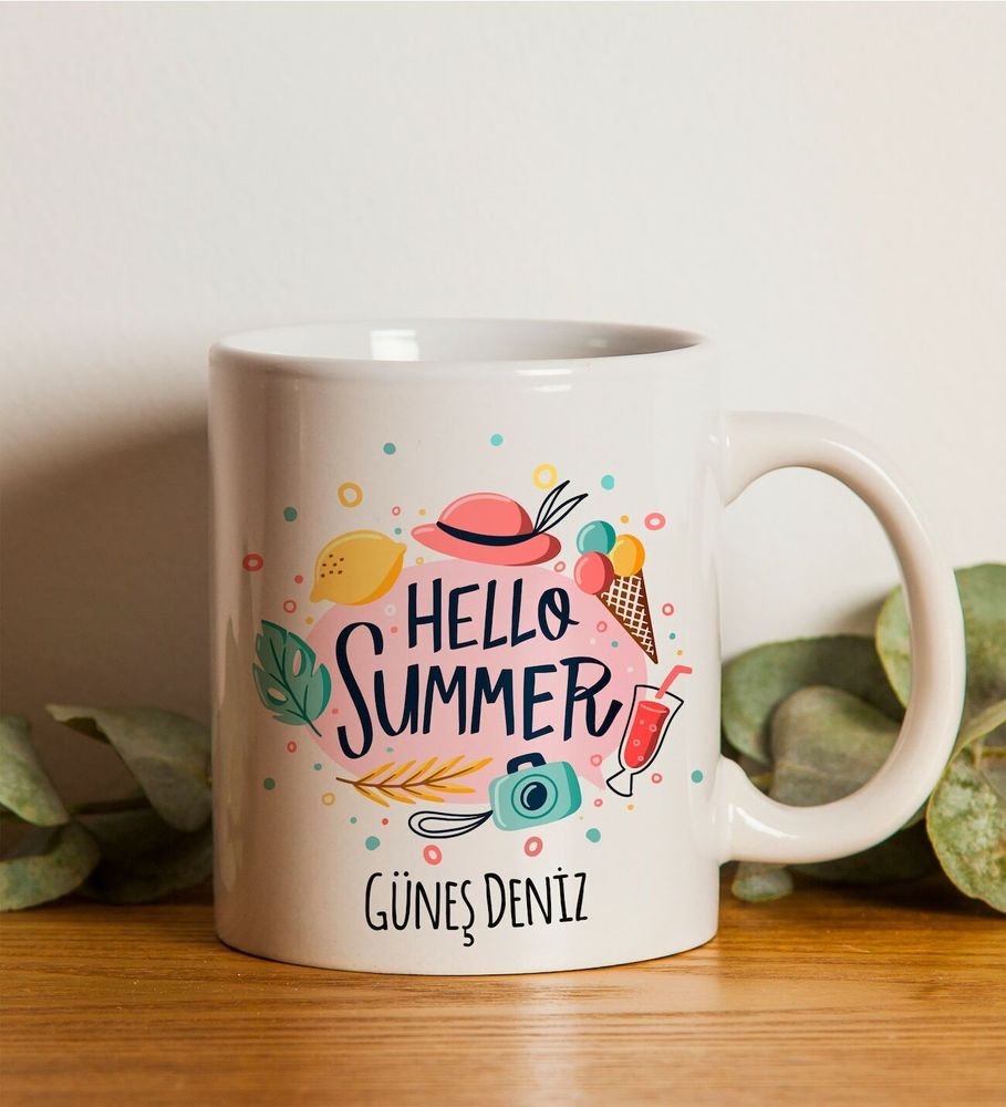 Kişiye Özel Hello Summer Kupa & Renkli Papatya Mandal Toka & Renkli Yıldız Figürlü Kolye Hediye Seti