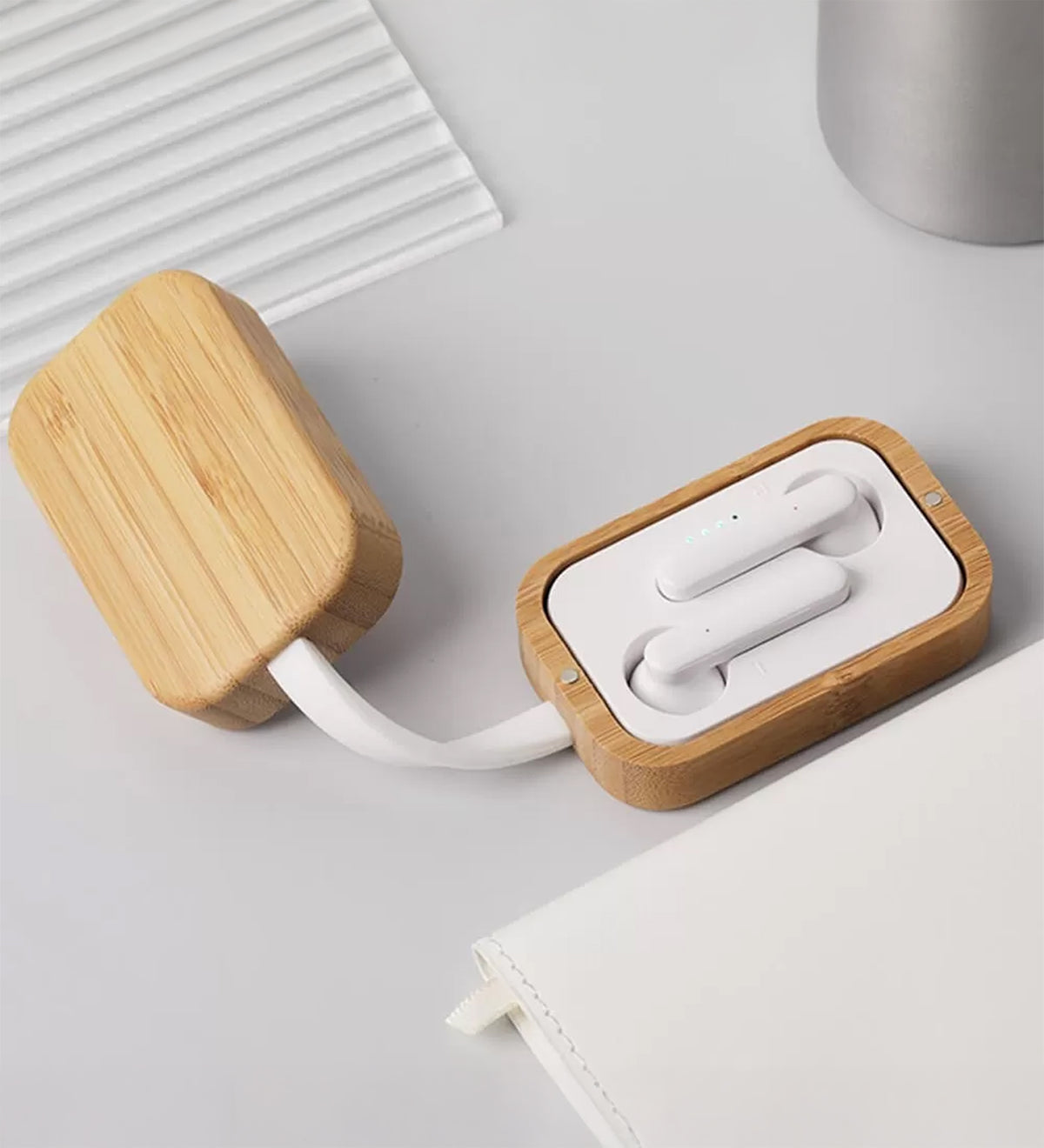 Bambu Termos & 3’ü 1 Arada Bambu Kablosuz Hızlı Şarj Standı & Bambu Bluetooth Kulaklık Hediye Seti