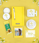 Kişiye Özel Sarı Defter & Gümüş Renk Detaylı Beyaz Tükenmez Kalem & Çiçek Tasarımlı T Kupa & Çiçek Tasarımlı Fincan & Çiçekli Beyaz Metal Kutulu Mum & Sarı İnstagram Çerçeve & Starbucks Tek İçimlik Latte Hediye Seti