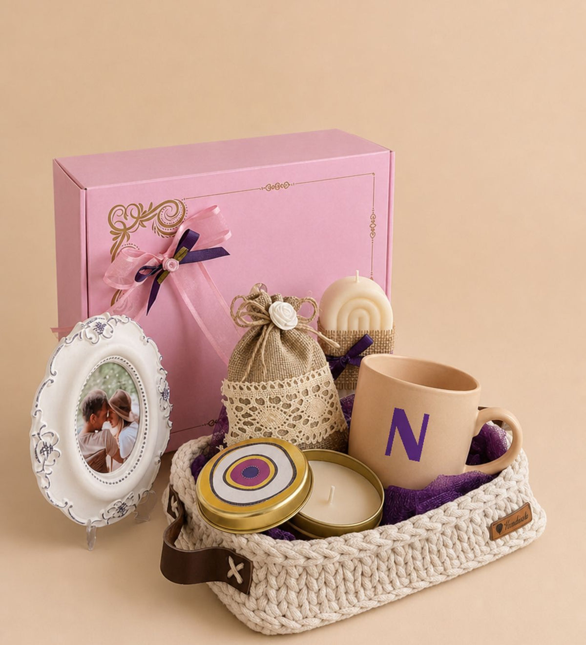 Ng Gifts Kişiye Özel Fotoğraflı Çerçeveli ve Baş Harfli El Emeği Örgü Sepette Lila Hediye Seti