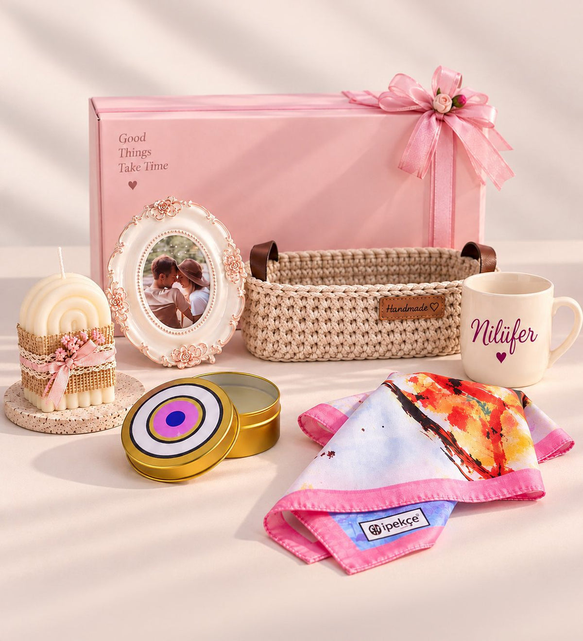 Ng Gifts Premium Kişiye Özel Fotoğraflı Çerçeveli El Emeği Örgü Sepette Pembe Hediye Seti