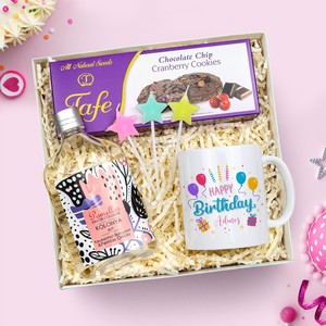 Kişiye Özel Doğum Günü Tasarımlı Kupa & Pomellos Kolonya & Çikolata Parçacıklı Kurabiye & 3'lü Doğum Günü Yıldız Mum Hediye Seti #1